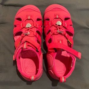 Kids keen sandals